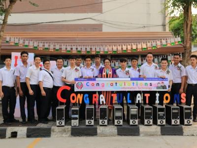 รับประกาศนียบัตร 2558(2)