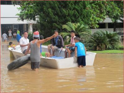 สถานการณ์น้ำท่วมช่างยนต์ 2554